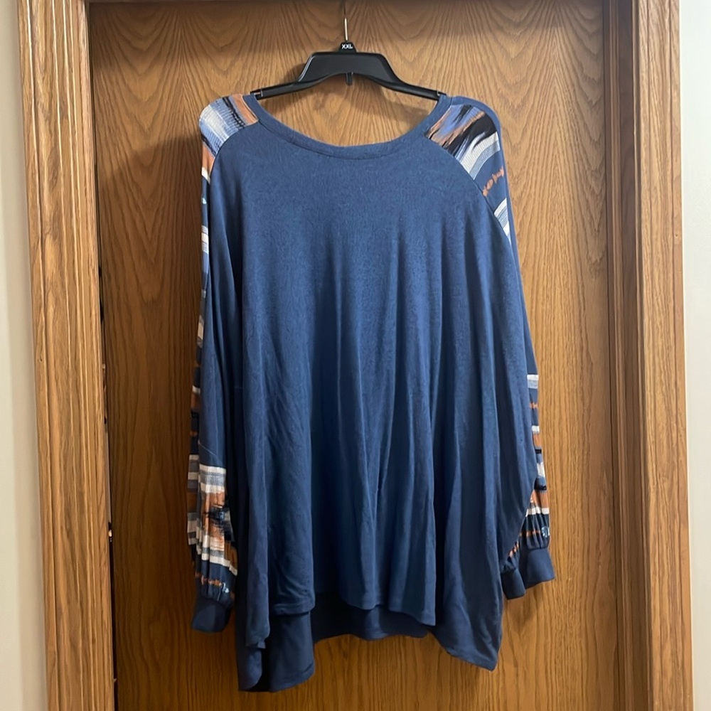 Maurices drop shoulder mixed media top size 4X.  Never worn!
